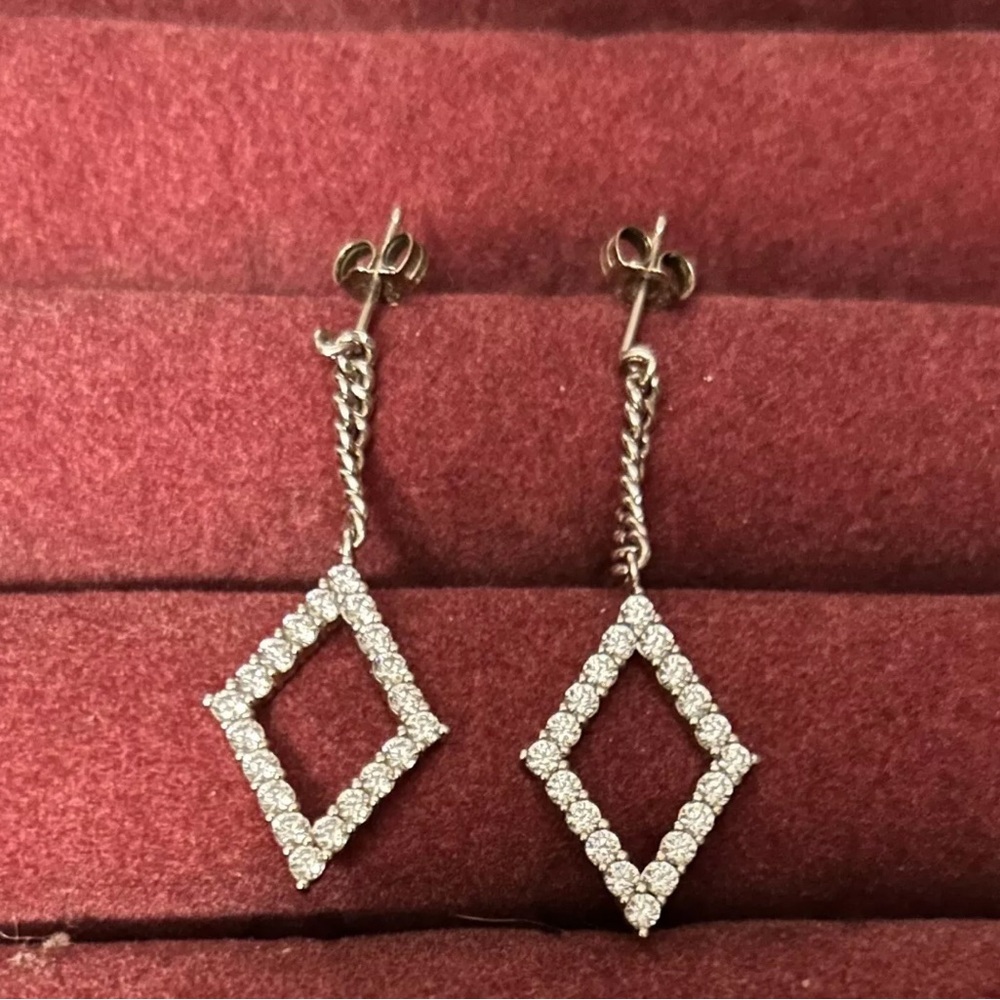 Elegant Diamond-Shaped Silver Earrings